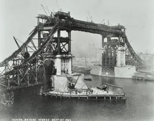 Tower Bridge in costruzione, 1892