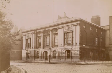 Trinity House su Tower Hill