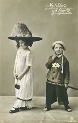 Due bambini in costume