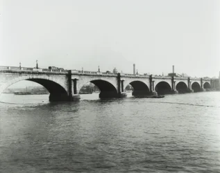 Waterloo Bridge: vista dalla riva nord, 1895