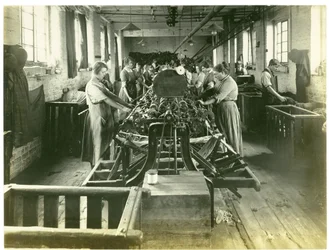 Sala di avvolgimento, fabbrica Hughes n. 2, 1923