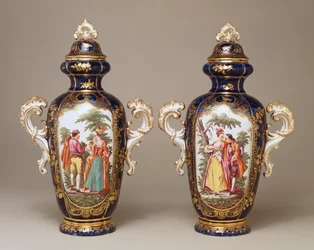 Coppia di vasi oviformi lobati di Chelsea con coperchi, raffiguranti amanti tra gli alberi, c.1765