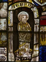 Un pannello nella finestra est che raffigura San Pietro