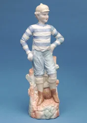 Figura Bisque di un ragazzo calciatore in divisa a righe blu e bianche, c.1890s (ceramica)