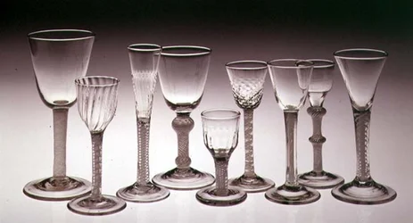 Collezione di bicchieri con steli a torsione opaca, 1760-75