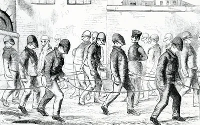 Detenuti che si esercitano nella prigione di Pentonville, da 