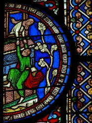 Dettaglio della vetrata est della Cappella della Trinità raffigurante Davide che fugge dalla città