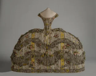 Mantello della bambola di moda