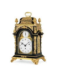Orologio da tavolo di piccole dimensioni con montatura in ormolu ebanizzata e musicale di otto giorni, c.1765