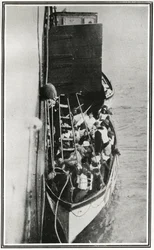 Come i sopravvissuti del Titanic sono stati raccolti dal Carpathia, da 