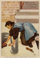 Ho guardato la ragazza lavare il pavimento di cemento alla porta sul retro