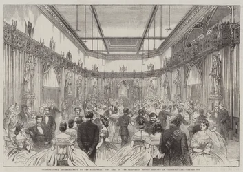 Intrattenimento internazionale alla Guildhall, il ballo nel salone temporaneo eretto nel cortile della Guildhall
