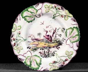 Piatto di Longton Hall, modellato con fragole, 1749-60