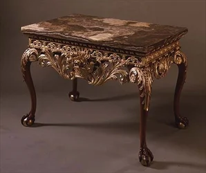 Tavolo con piano in marmo con piedi a zampa di leone, c.1720