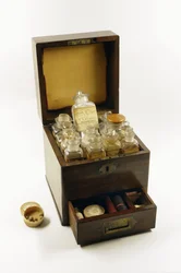 Cassetta dei medicinali usata da Florence Nightingale durante la guerra di Crimea, 1854-56