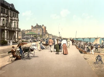 La Promenade, Deal