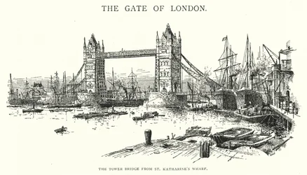 Il Tower Bridge dal molo di St Katharine