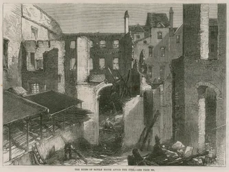 Le rovine di Savile House, Leicester Square, Londra, dopo l