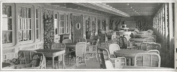 Il sontuoso caffè parigino sul Titanic, con il suo traliccio e le piante rampicanti, da 