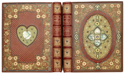 Copertine superiori e inferiori, con disegni di cuori e fiori, circa 1920