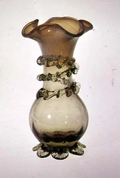Vaso con decorazione applicata e pinzata, fine XIX secolo
