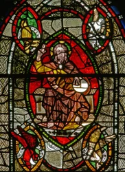 Finestra S che raffigura Cristo in Maestà circondato dai simboli degli Evangelisti