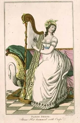 Donna in un Abito di Parigi e un Cappello di Paglia Decorato con Crepe che Suona l