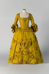 Abito aperto broccato giallo e sottogonna, c.1750