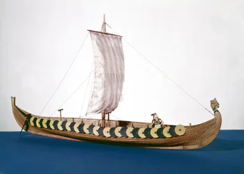 Modello di una nave vichinga trovata a Gokstad, Norvegia nel 1880