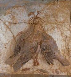 Tre uccelli appesi di Pompei, Italia (murale)