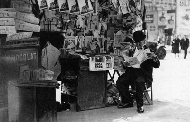 Edicola, Parigi, 1931