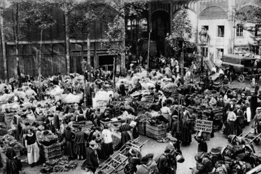Fuori dal Mercato Centrale, Parigi, 1931