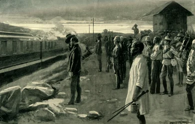 Il treno che trasporta i resti del signor Rhodes salutato dalle guardie del blockhouse, 1902
