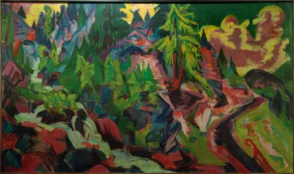 Paesaggio di pini con cascata