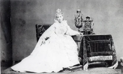Sarah Bernhardt (1844-1923) nel ruolo di Marie de Neubourg in 