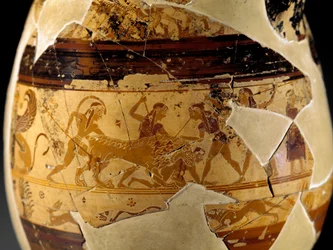 Antichità etrusca: olpe in argilla (brocca a forma di pera con un alto colletto a tromba) conosciuta come Olpe Chigi in stile protocorinzio policromo decorata dal pittore di Macmillan, 640-630 a.C. (dettaglio) raffigurante una scena di caccia al leone. Da 