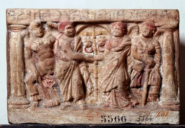 Civiltà etrusca: urna in terracotta da Chiusi, Italia - II secolo a.C. Dim 20x30 cm. Firenze, Museo Archeologico, inv 5566