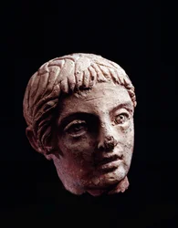 Civiltà etrusca: testa di un giovane dal tempio di Belvedere, a Orvieto - V-IV secolo a.C. Diam 13 cm