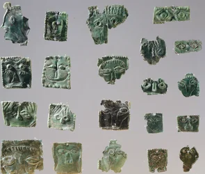 Ex-voto in piastra di bronzo raffigurante occhi. Artefatti dagli oggetti del Santuario di Reithia Este (Venetia). Civiltà etrusca, V-IV secolo a.C.