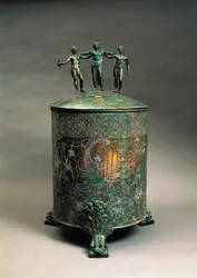 Italia, Lazio, Preneste, la Cista Ficoroni (cofanetto di rame usato per custodire gioielli) con una decorazione raffigurante il mito degli Argonauti
