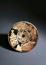 Piatto a figure rosse con decorazione di pesci, da Cerveteri