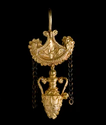 Arte etrusca: orecchino d