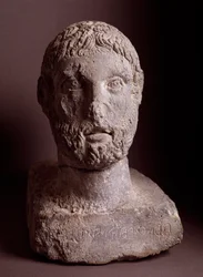 Testa di Arnth Paipnas, scultura in calcare, III secolo a.C.