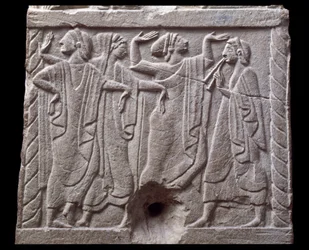 Rilievo con danzatori da una pietra miliare di marmo di Chiusi, Italia, VI secolo a.C.