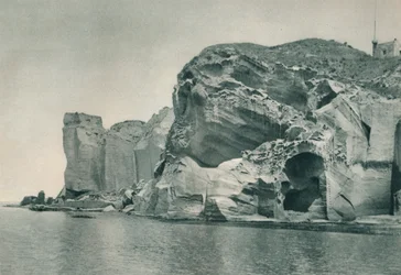 Ingresso a una sorgente di zolfo, Ischia, Italia, 1927