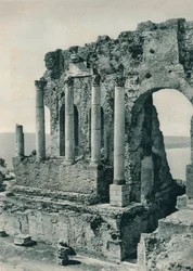 Parte del Teatro Greco, Taormina, Sicilia, 1927