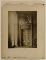 Porta scolpita, interno, hotel Lauzun
