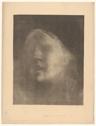 Volto di una giovane donna che parla