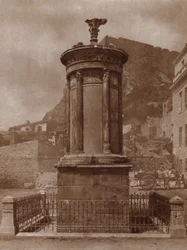 Monumento a Dioniso, dio del vino, eretto ad Atene nel 335-34 a.C. da Lisicrate per celebrare la vittoria della sua squadra nei concorsi teatrali