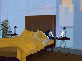 Michelle con laptop a letto e ombra del Manhattan Bridge